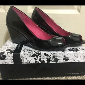 Chinese Laundry Wedges